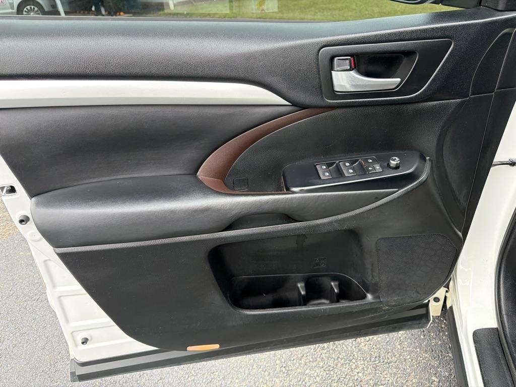 Toyota Highlander XLE V6 AWD (Natl) 2017