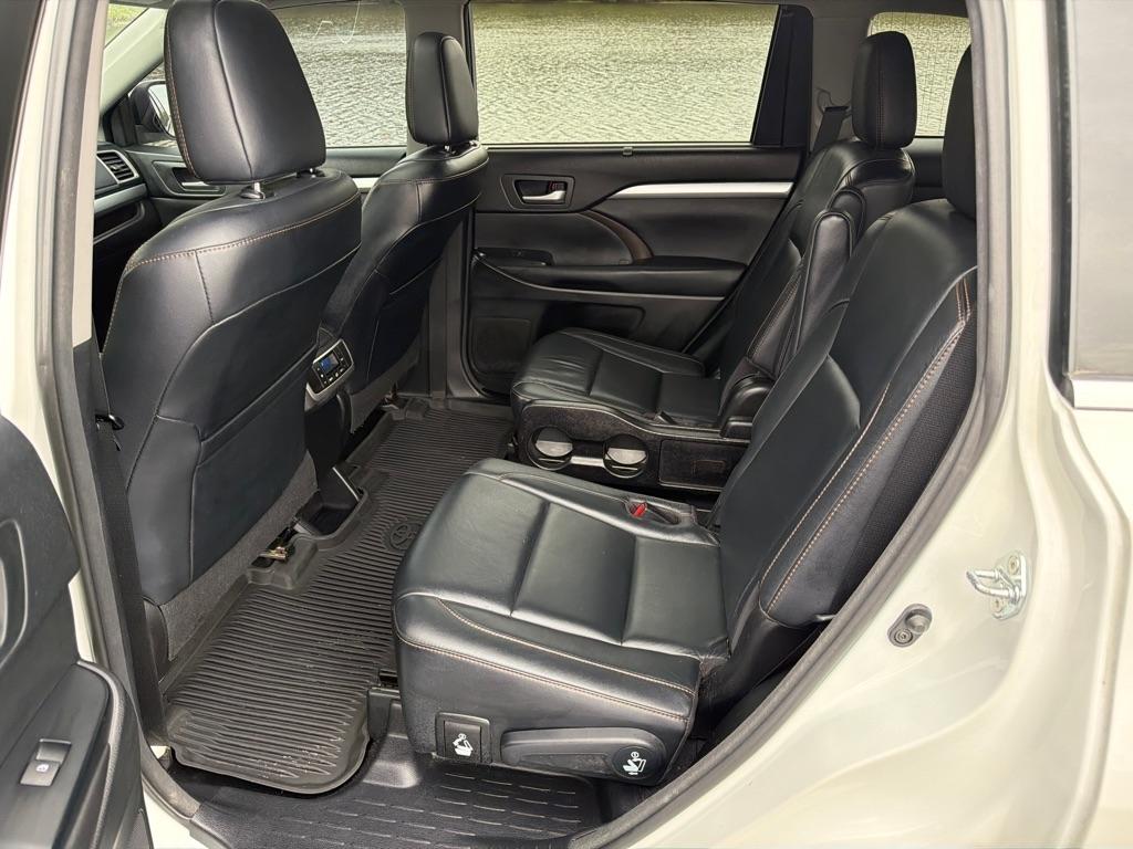Toyota Highlander XLE V6 AWD (Natl) 2017