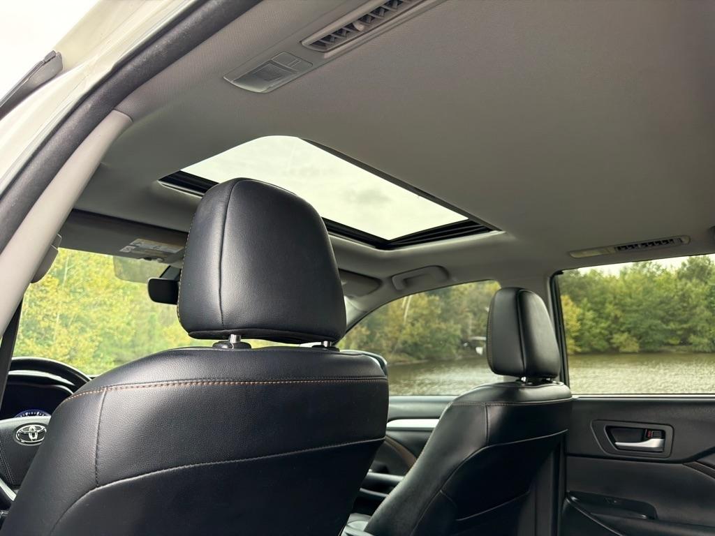 Toyota Highlander XLE V6 AWD (Natl) 2017