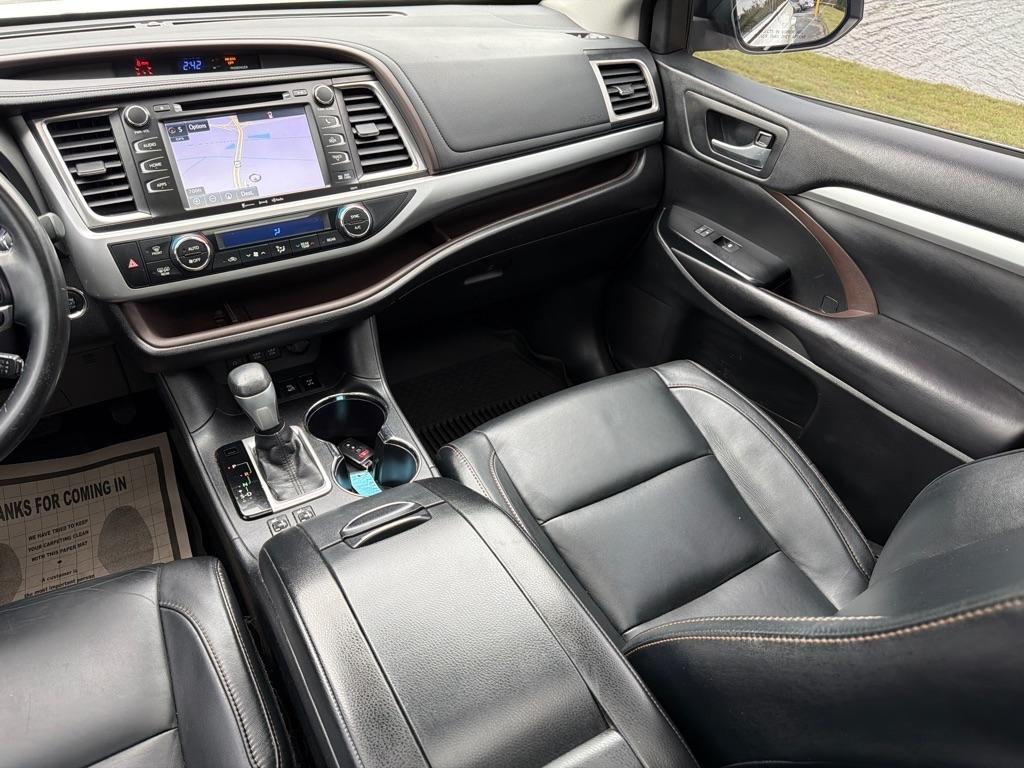 Toyota Highlander XLE V6 AWD (Natl) 2017