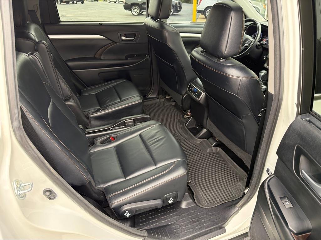 Toyota Highlander XLE V6 AWD (Natl) 2017