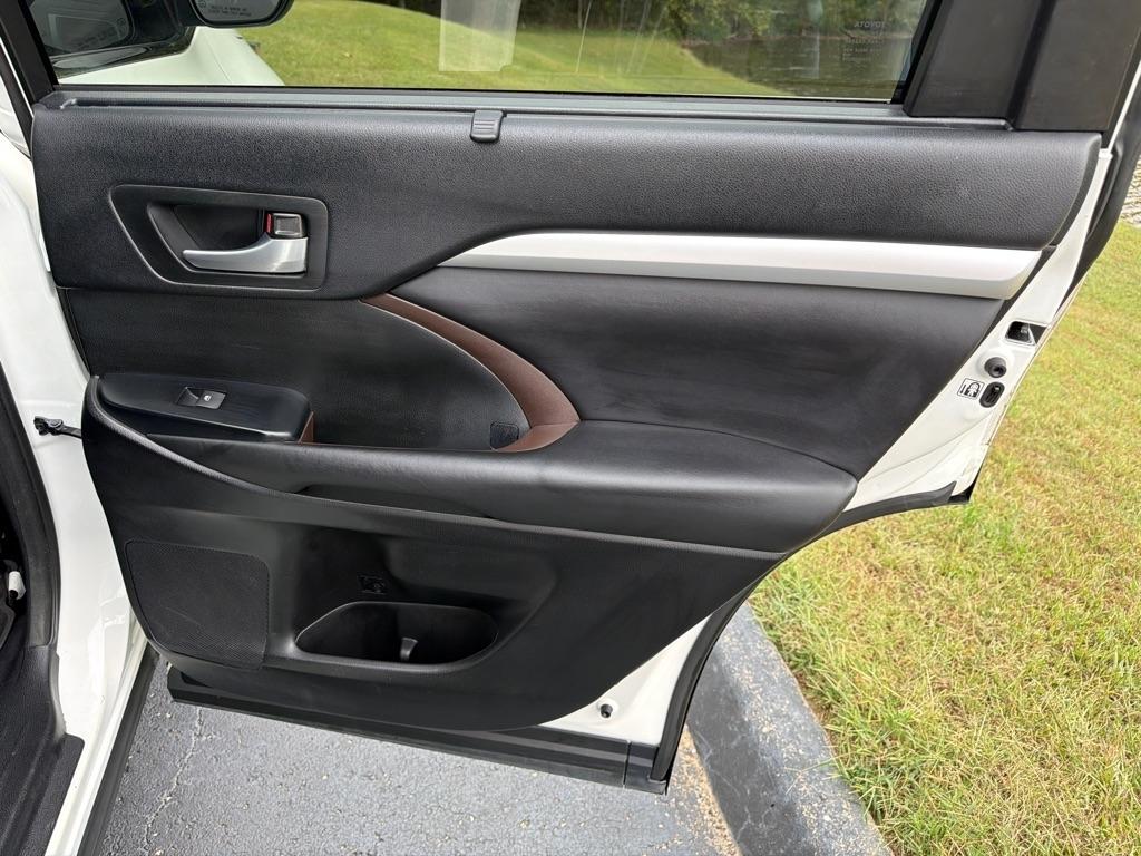 Toyota Highlander XLE V6 AWD (Natl) 2017