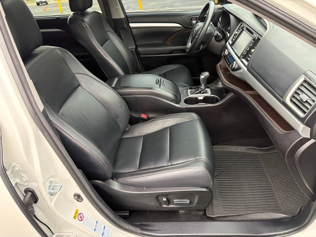 Toyota Highlander XLE V6 AWD (Natl) 2017
