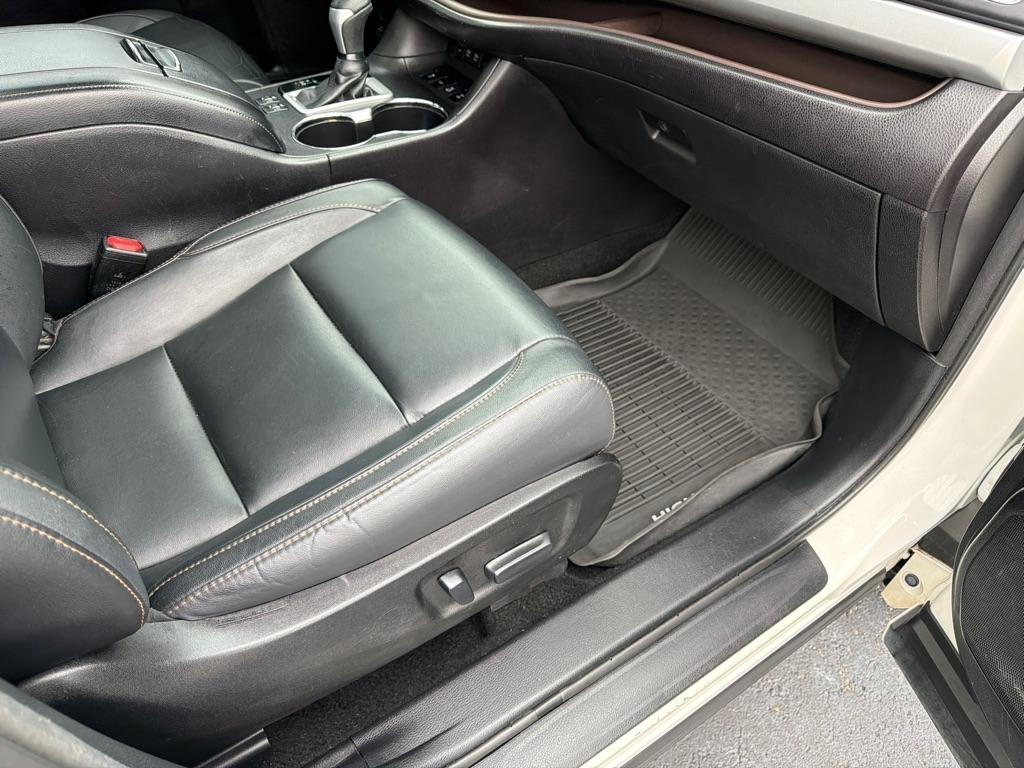 Toyota Highlander XLE V6 AWD (Natl) 2017