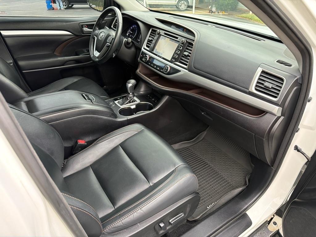Toyota Highlander XLE V6 AWD (Natl) 2017