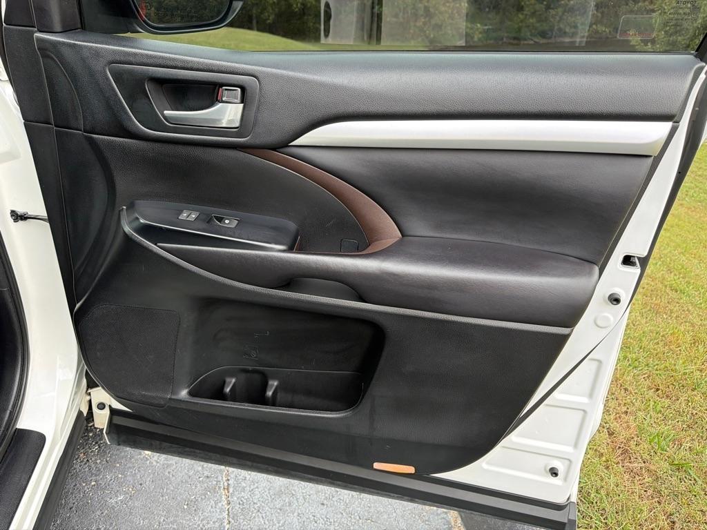 Toyota Highlander XLE V6 AWD (Natl) 2017