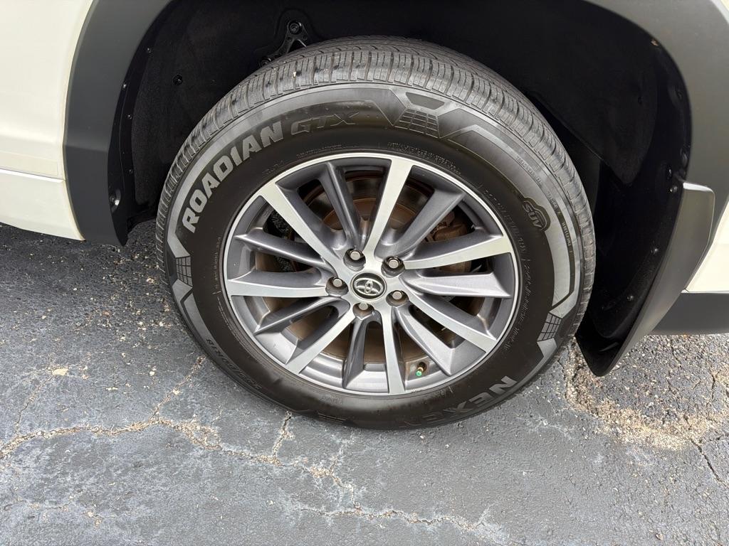 Toyota Highlander XLE V6 AWD (Natl) 2017