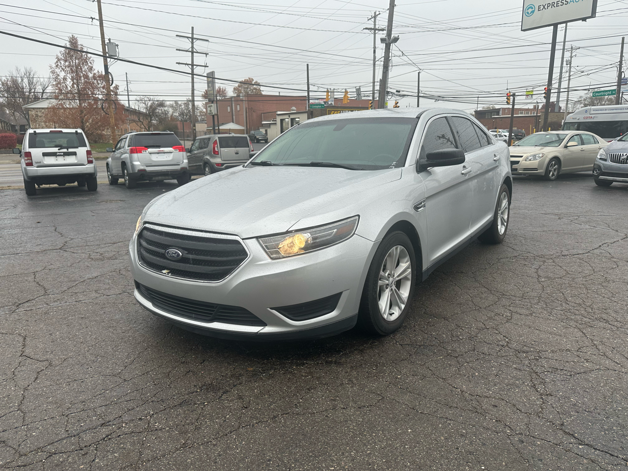 2017 Ford Taurus SE FWD