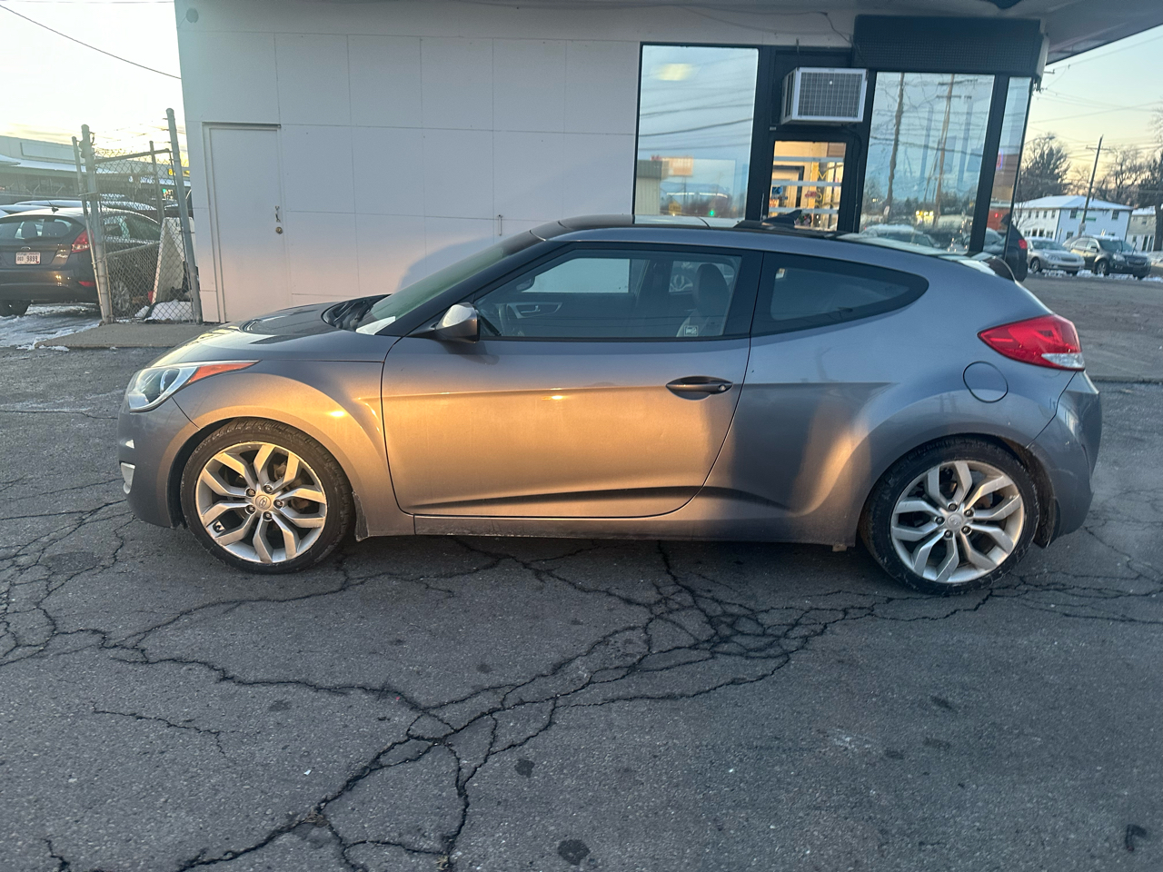 Hyundai Veloster 3dr Cpe Auto w/Black Int 2012