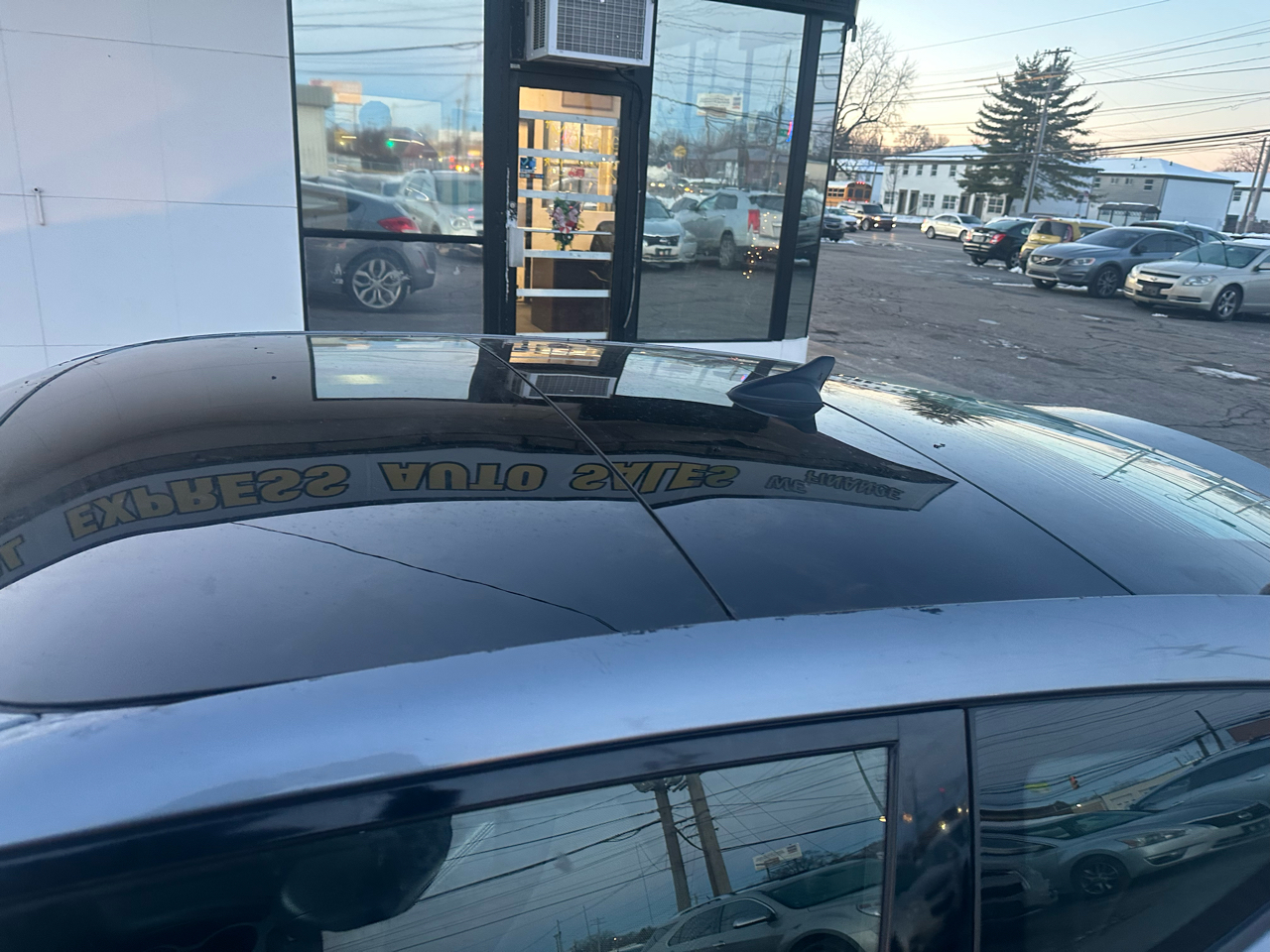 Hyundai Veloster 3dr Cpe Auto w/Black Int 2012