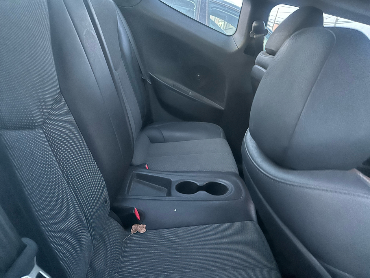 Hyundai Veloster 3dr Cpe Auto w/Black Int 2012