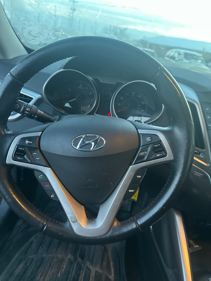 Hyundai Veloster 3dr Cpe Auto w/Black Int 2012