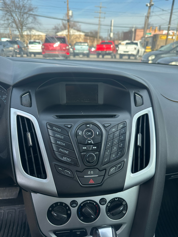 Ford Focus 4dr Sdn SE 2014