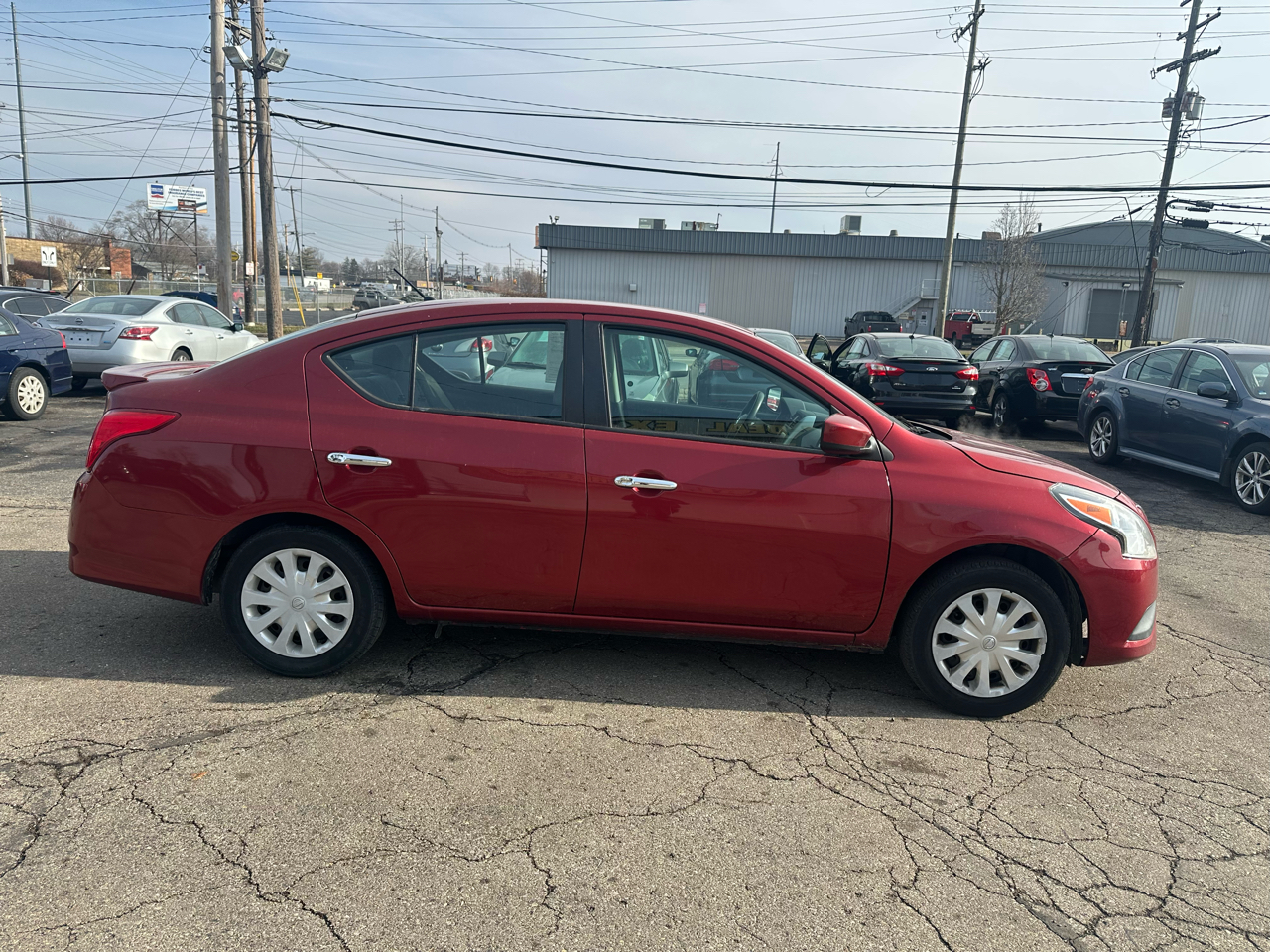 Nissan Versa Sedan SV CVT 2019