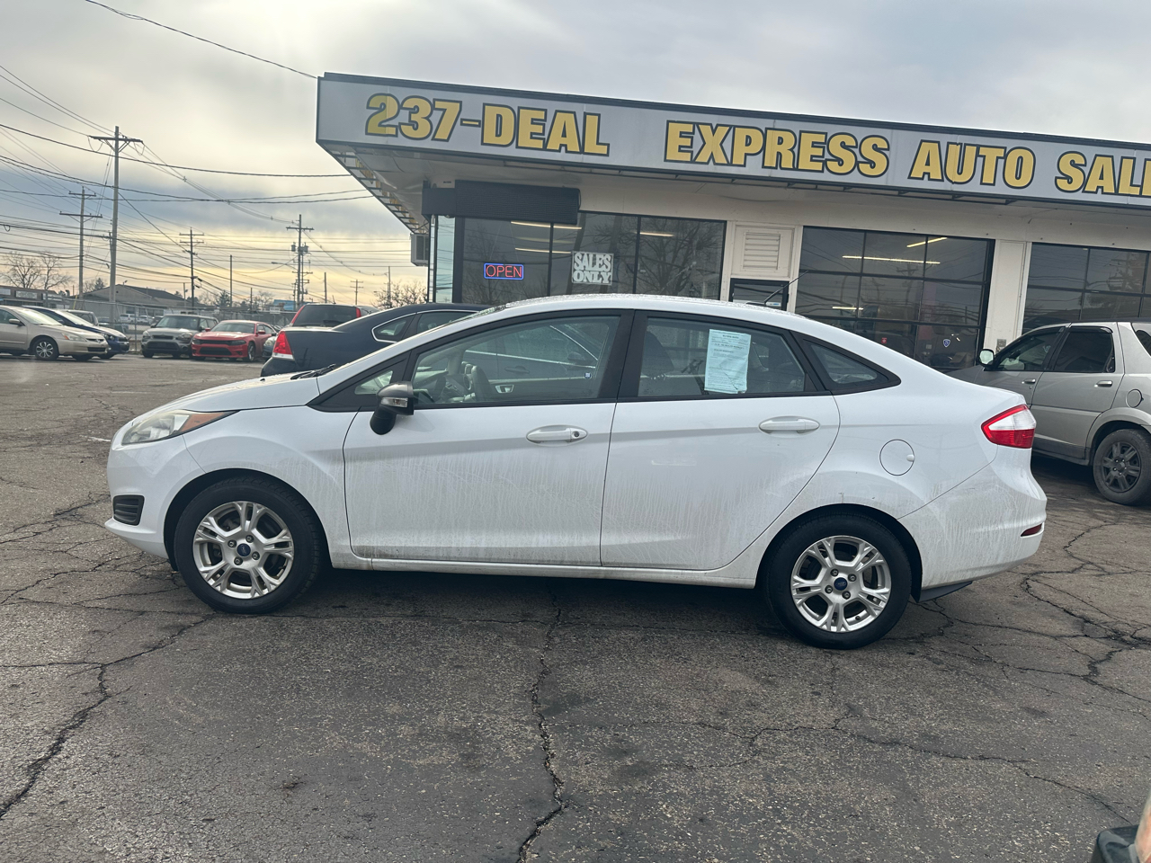 Ford Fiesta 4dr Sdn SE 2015