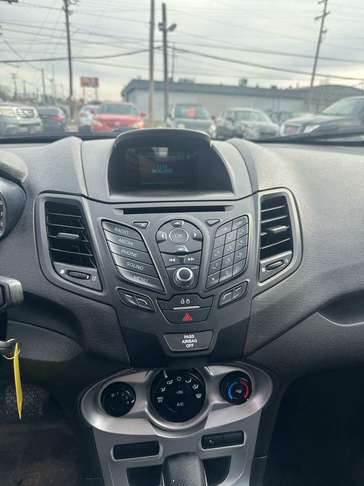 Ford Fiesta 4dr Sdn SE 2015