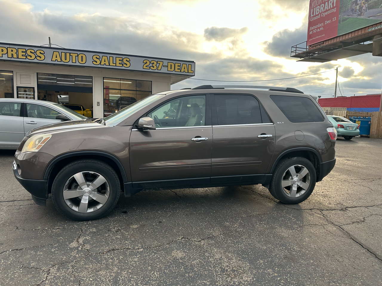 GMC Acadia FWD 4dr SLT1 2012