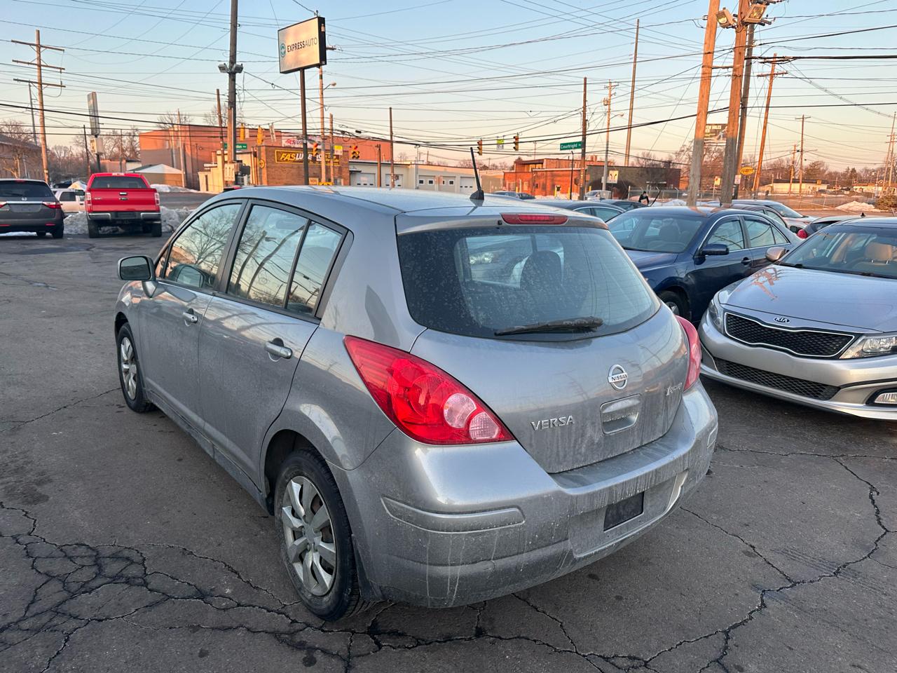 Nissan Versa 5dr HB Auto 1.8 S 2012