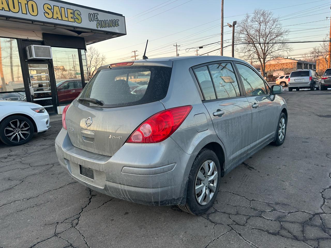 Nissan Versa 5dr HB Auto 1.8 S 2012