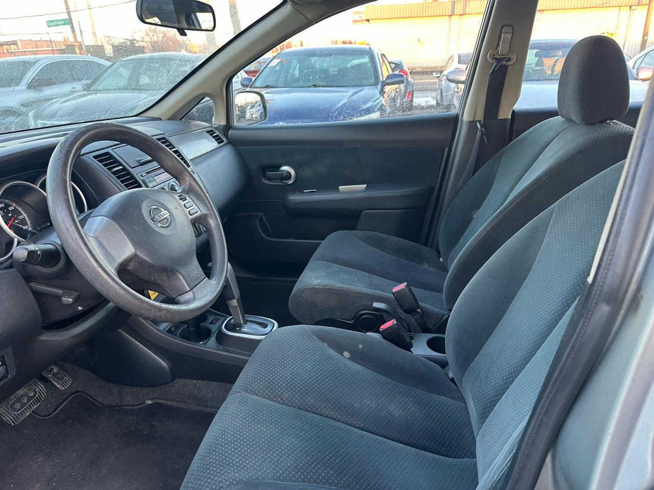 Nissan Versa 5dr HB Auto 1.8 S 2012