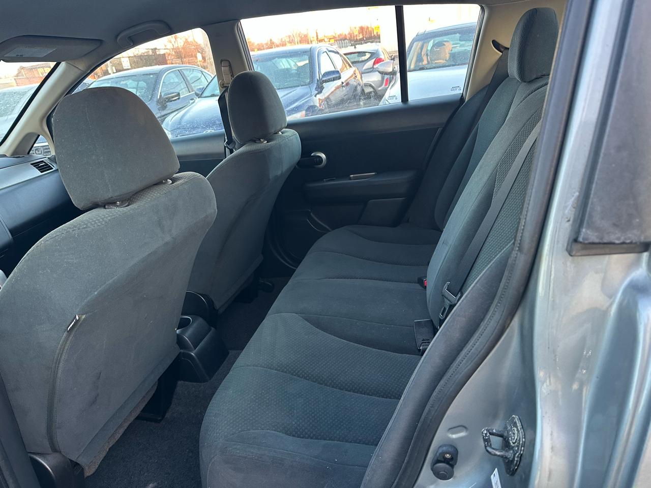 Nissan Versa 5dr HB Auto 1.8 S 2012