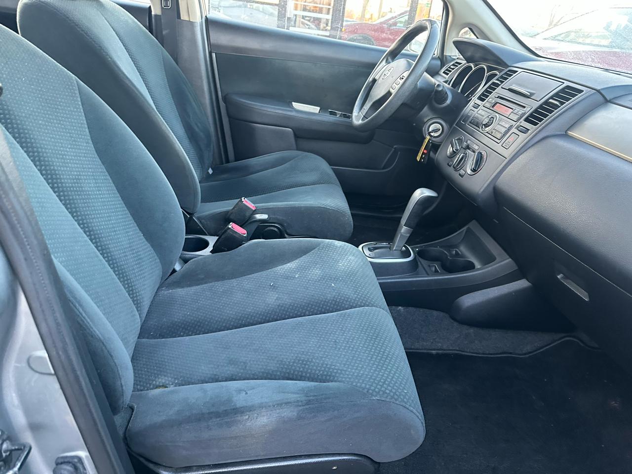 Nissan Versa 5dr HB Auto 1.8 S 2012