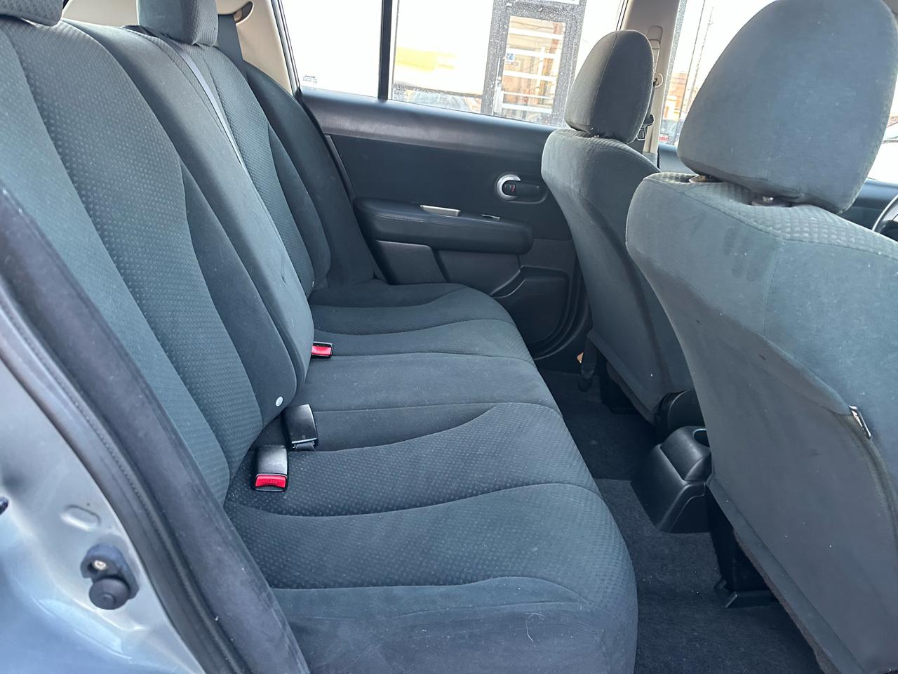 Nissan Versa 5dr HB Auto 1.8 S 2012