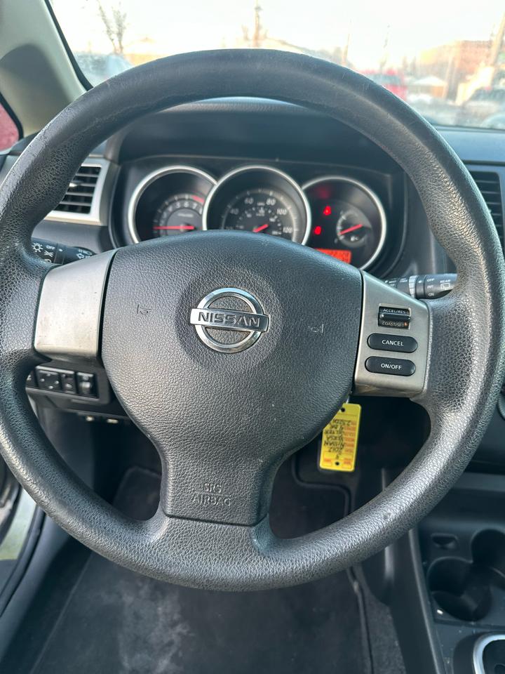 Nissan Versa 5dr HB Auto 1.8 S 2012