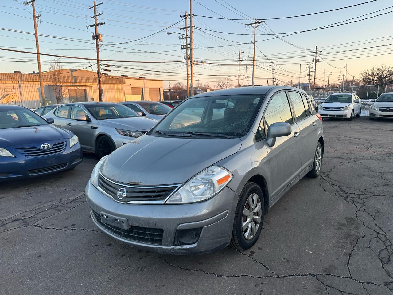 Nissan Versa 5dr HB Auto 1.8 S 2012