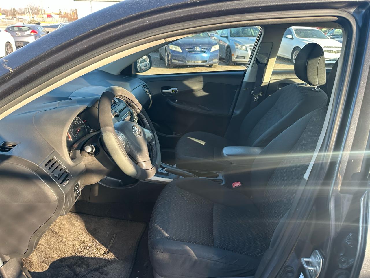 Toyota Corolla 4dr Sdn Man (Natl) 2009