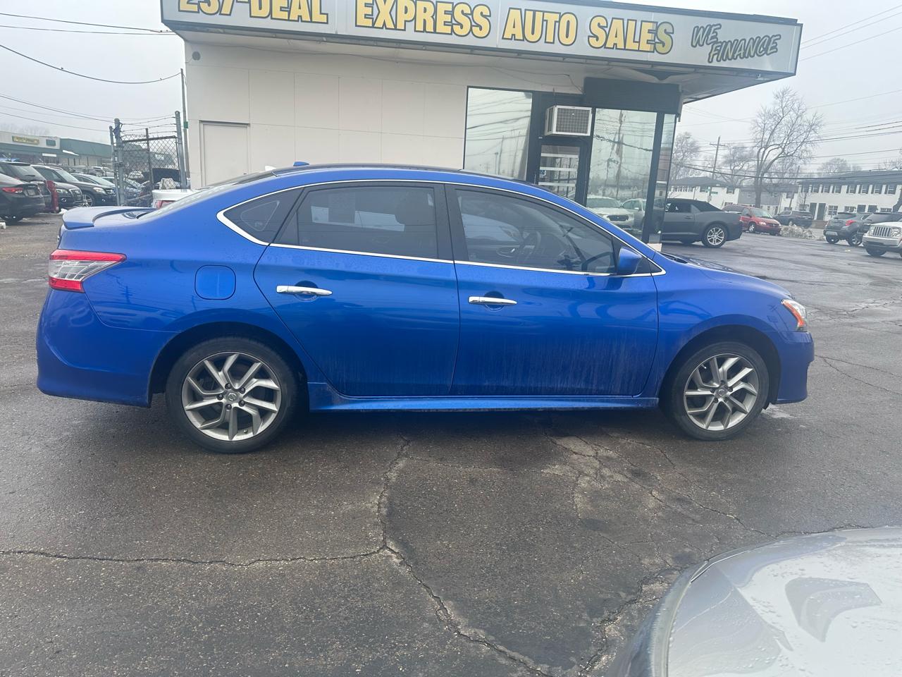 Nissan Sentra 4dr Sdn I4 CVT SR 2014