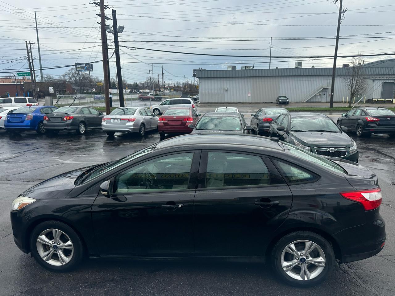 Ford Focus 4dr Sdn SE 2013