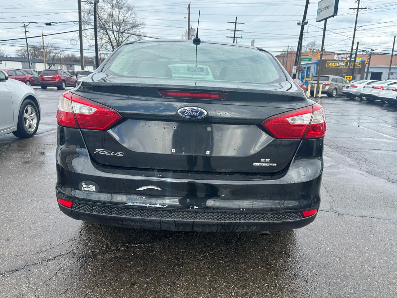 Ford Focus 4dr Sdn SE 2013