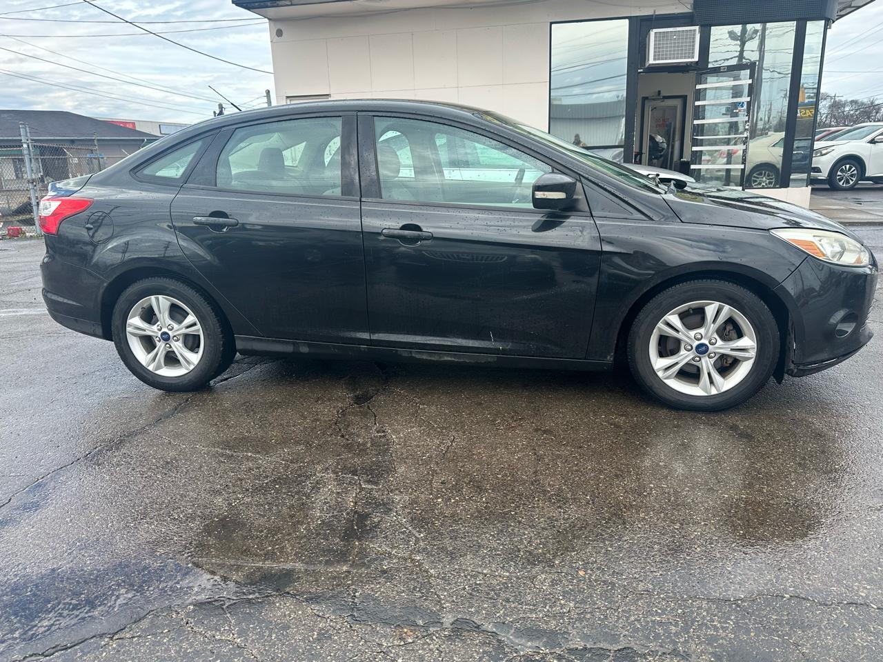 Ford Focus 4dr Sdn SE 2013