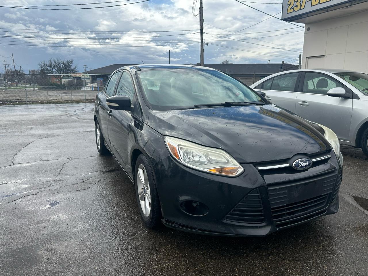 Ford Focus 4dr Sdn SE 2013