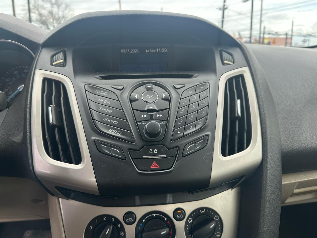 Ford Focus 4dr Sdn SE 2013