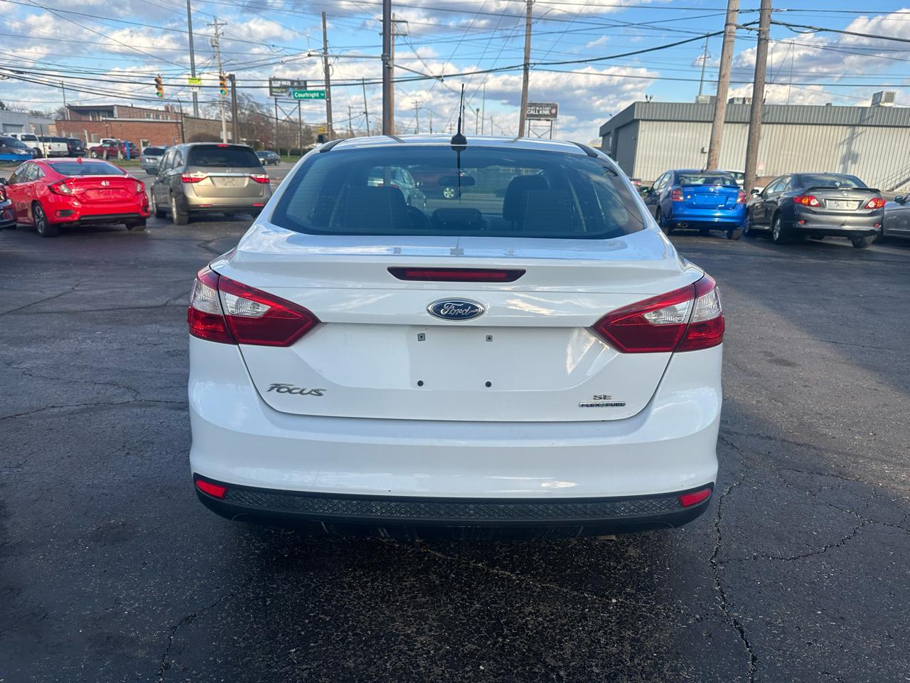 Ford Focus 4dr Sdn SE 2013