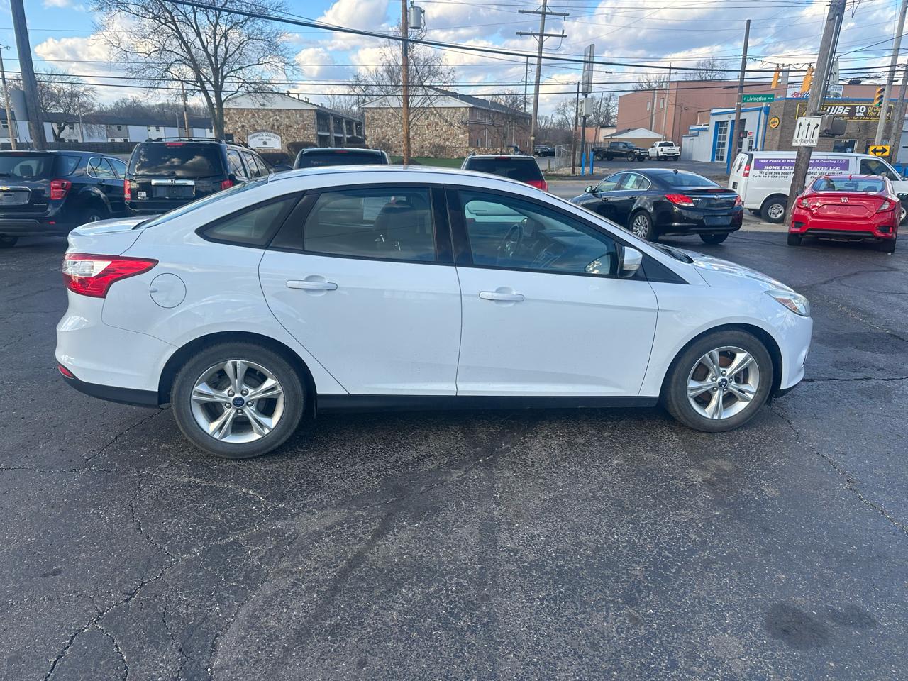 Ford Focus 4dr Sdn SE 2013