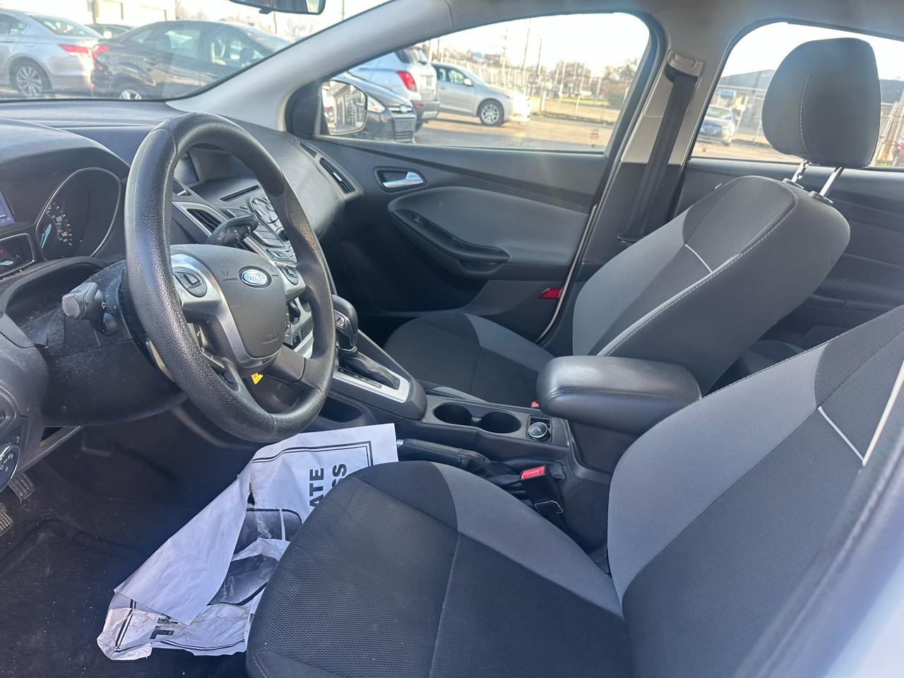 Ford Focus 4dr Sdn SE 2013