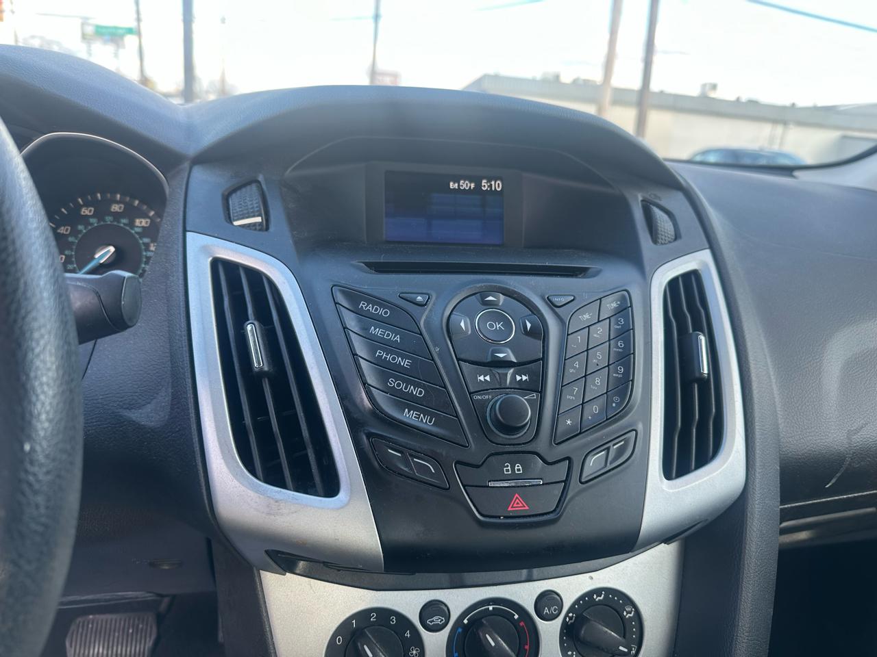 Ford Focus 4dr Sdn SE 2013