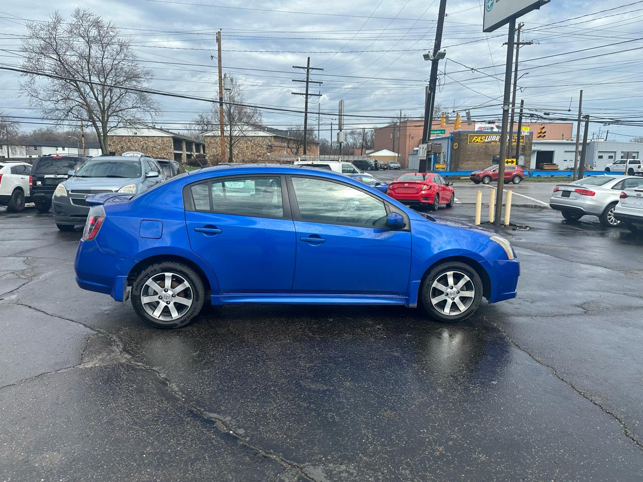 Nissan Sentra 4dr Sdn I4 CVT 2.0 SR 2012