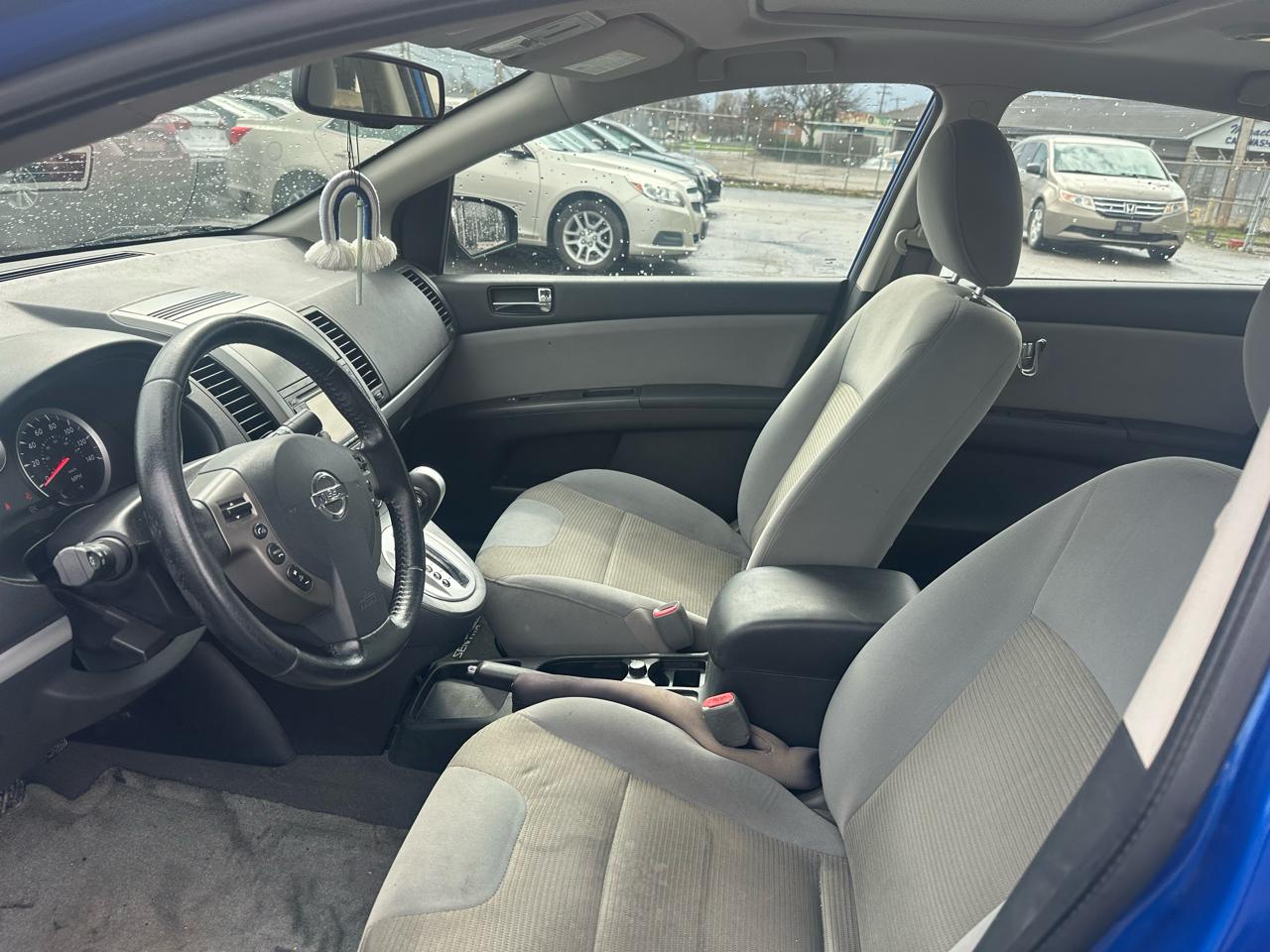 Nissan Sentra 4dr Sdn I4 CVT 2.0 SR 2012