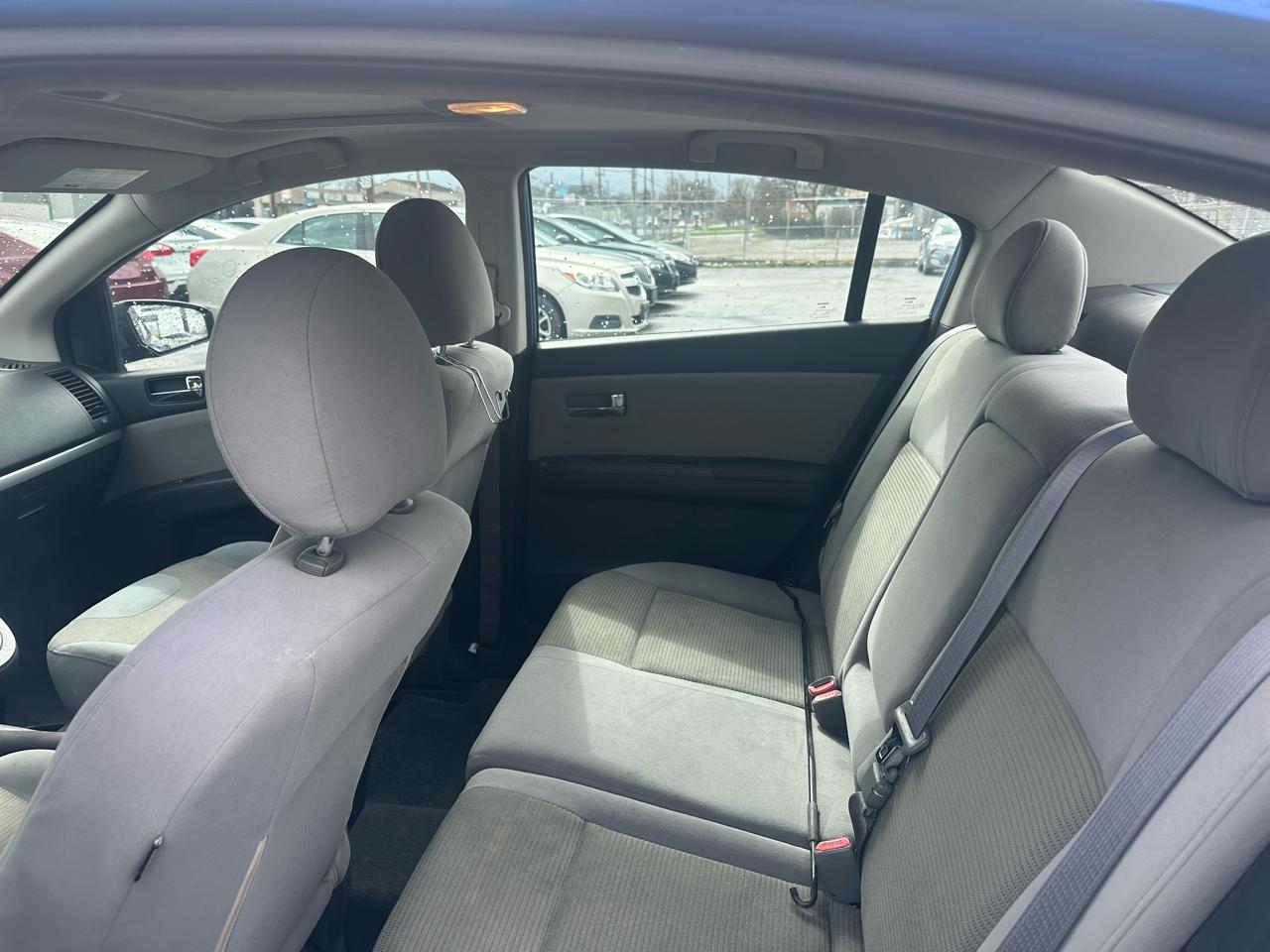 Nissan Sentra 4dr Sdn I4 CVT 2.0 SR 2012