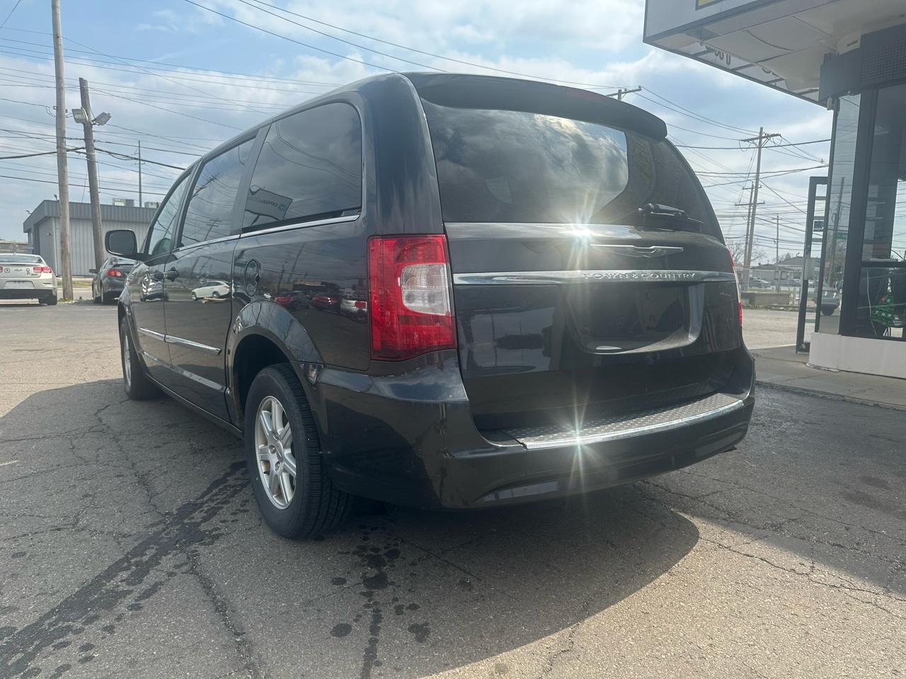 Chrysler Town & Country 4dr Wgn Touring 2012