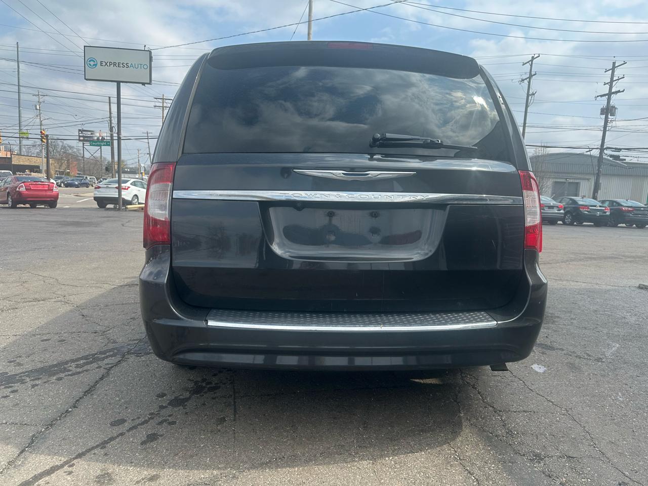 Chrysler Town & Country 4dr Wgn Touring 2012