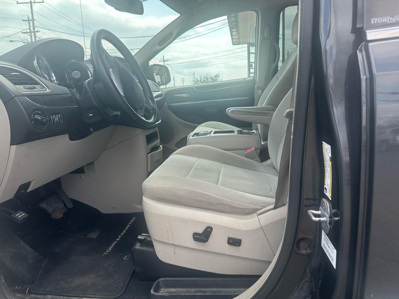 Chrysler Town & Country 4dr Wgn Touring 2012