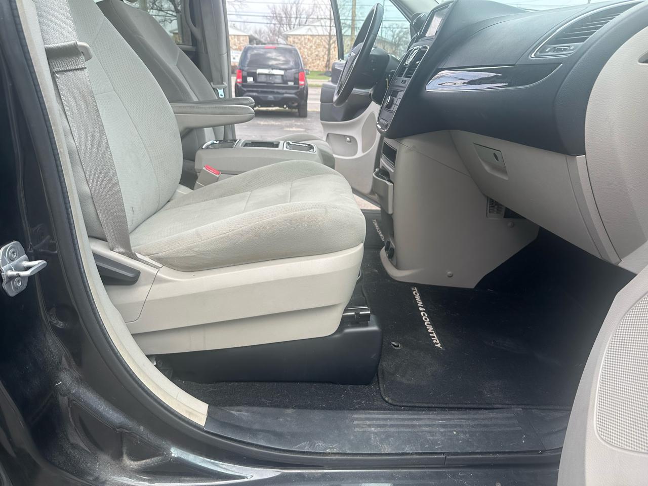 Chrysler Town & Country 4dr Wgn Touring 2012