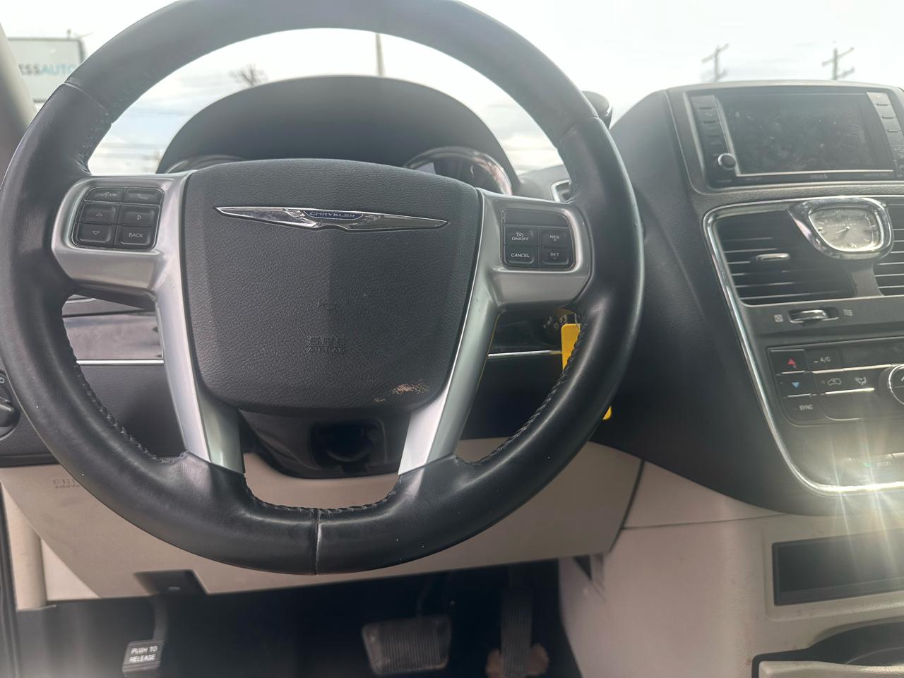 Chrysler Town & Country 4dr Wgn Touring 2012