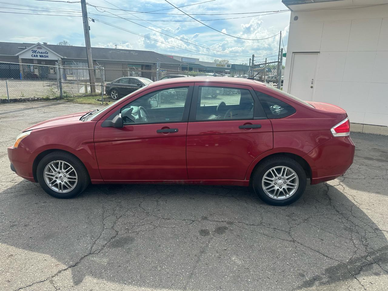 Ford Focus 4dr Sdn SE 2009