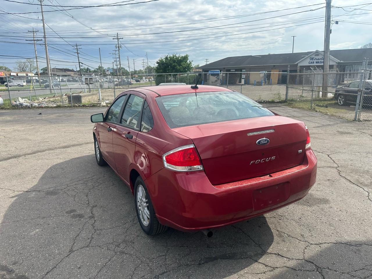 Ford Focus 4dr Sdn SE 2009